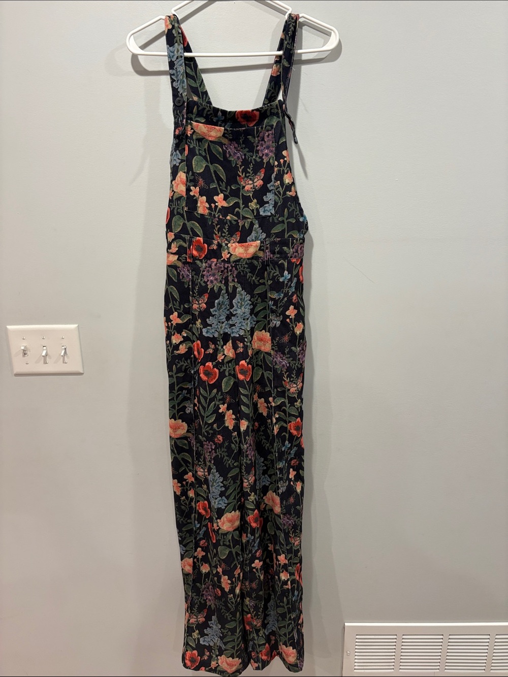 Black Floral Wide-Leg Jumpsuit waist 17 rise 12 inseam 28 no belt